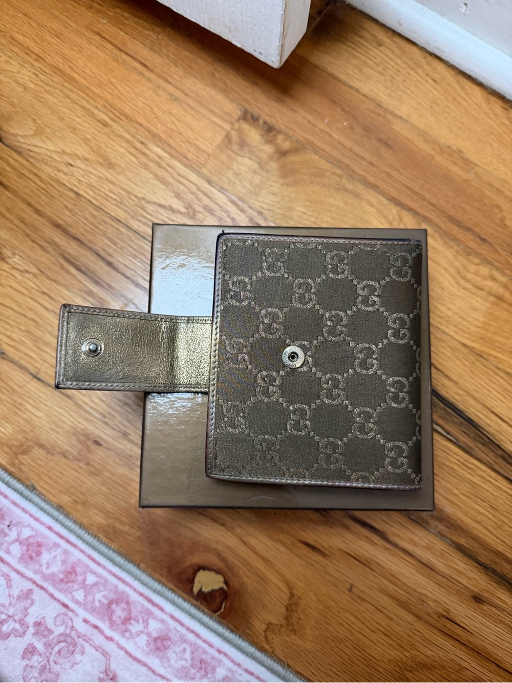 Vintage Gucci Abbey D-Ring Compact Wallet with Box - Picture 3 of 12